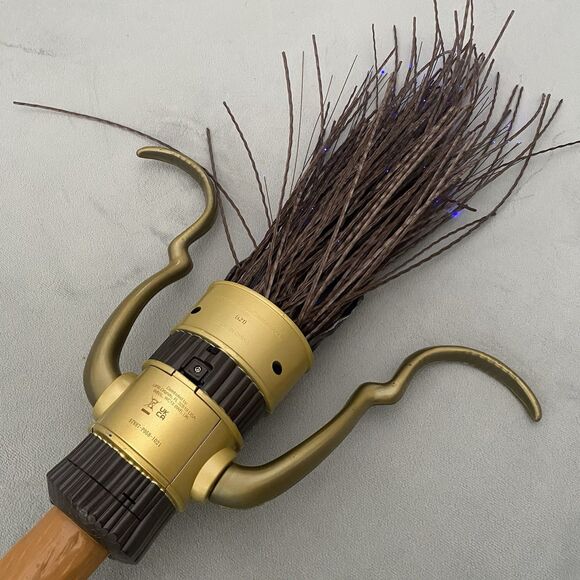 Nimbus 2000 Harry Potter 48" Light Up Optic Quidditch Broom Warner Bros Cosplay - Picture 1 of 8